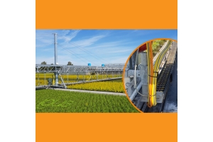 A roller energy chain in a guidelite guide trough ensures safe guidance of the hoses and cables in the precision irrigation carriage.