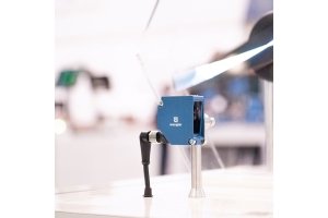 Wenglor optical sensor showcasing precise blue-light detection technology.